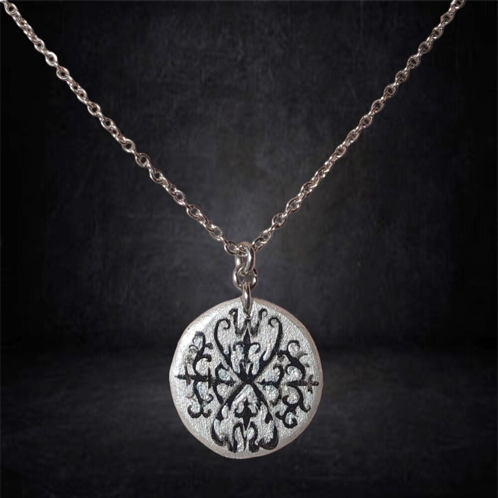 Victorian gothic thorns silver circle pendant necklace - Picture 12 of 13